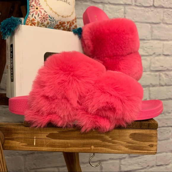 NIB Bamboo Pink Fluff Faux Fur Sandals Slides - Picture 4 of 10